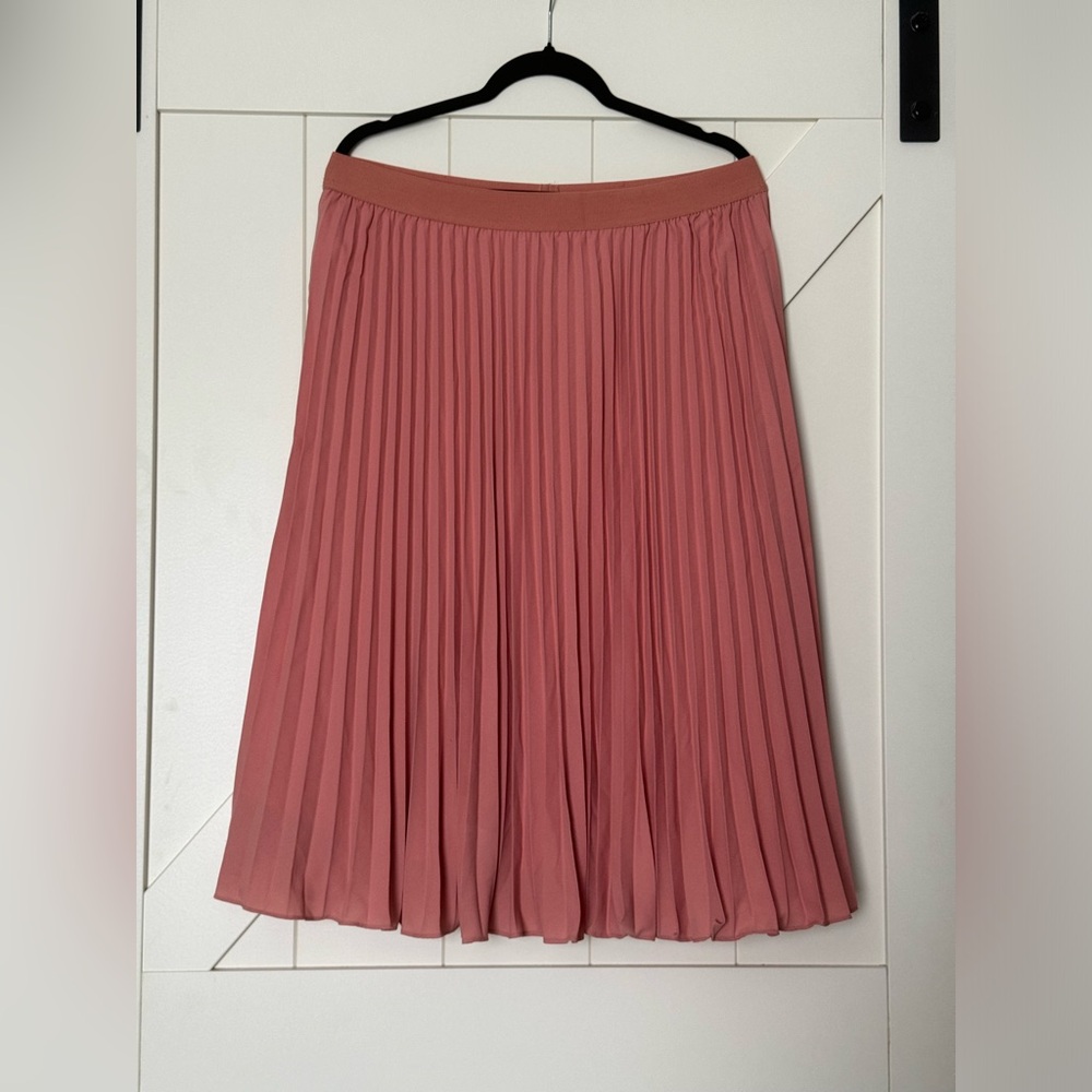 Dusty rose pleated midi skirt with attached lining